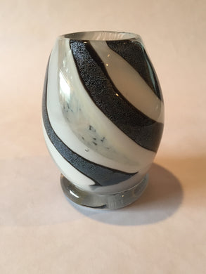 VASE-BLACK&WHITE